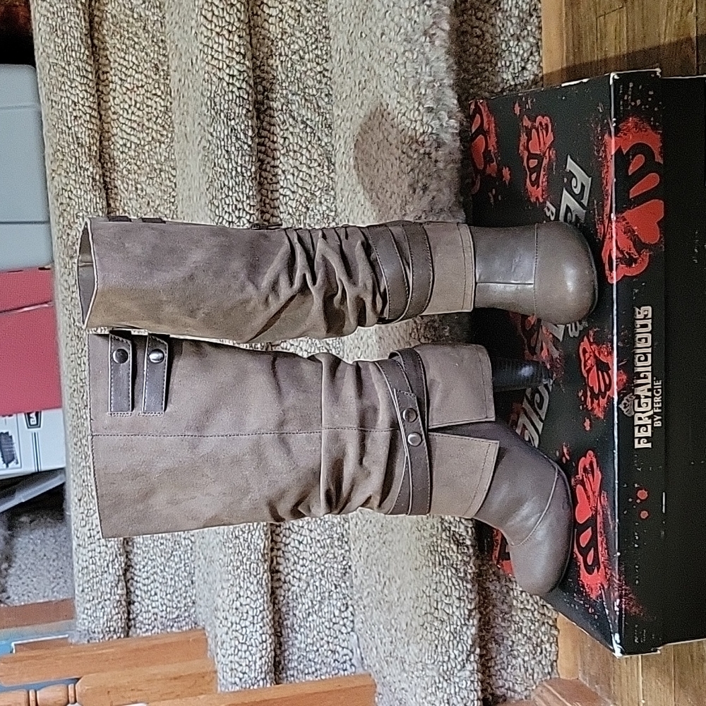 Fergalicious size 8 Taupe brown boots